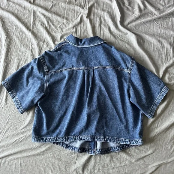 Relaxed Short-Sleeve Denim Shirt - Picture 2 of 6